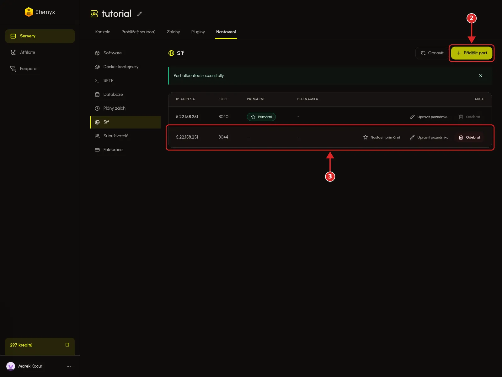 Tlačítko Přidělit port a nový extra port v tabulce Síť v Eternyx dashboardu